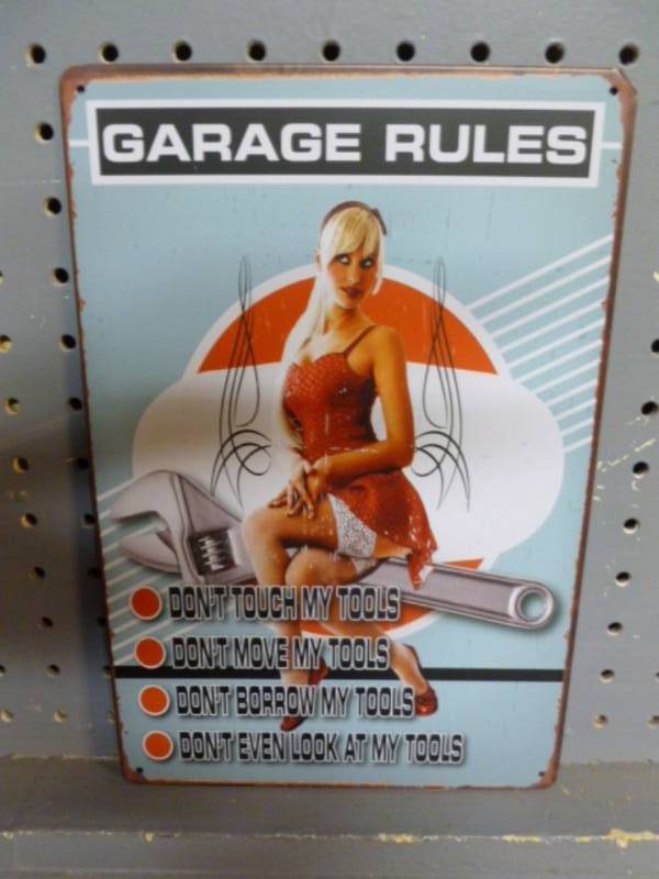 lot 11 image: Sign