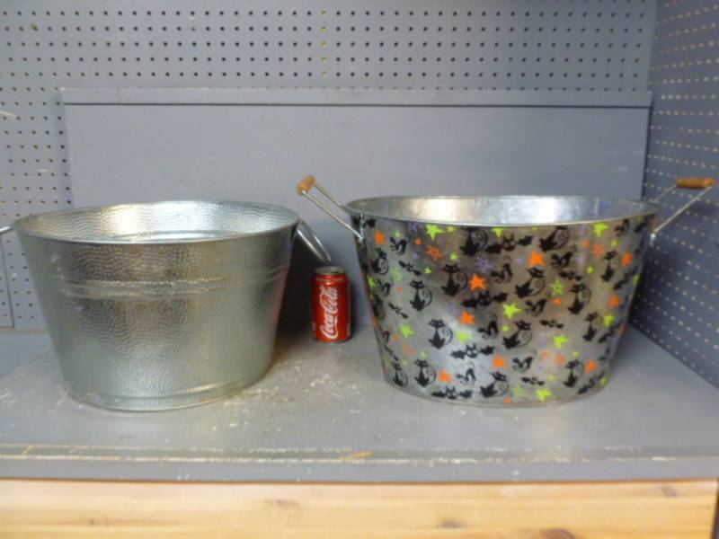 lot 18 image: Galvanized Steel Beverage Tub