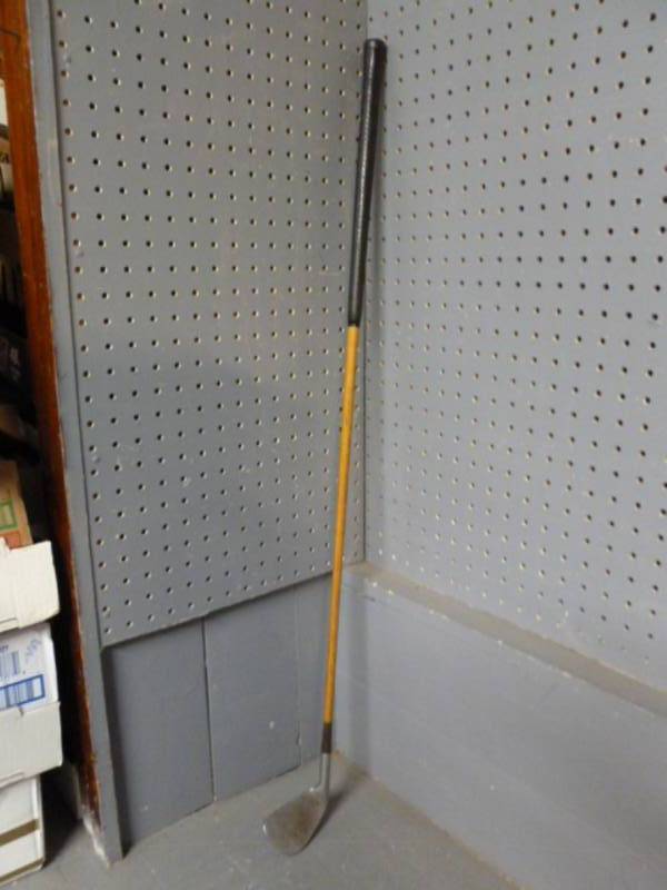 lot 24 image: Vintage Wooden Golf Club