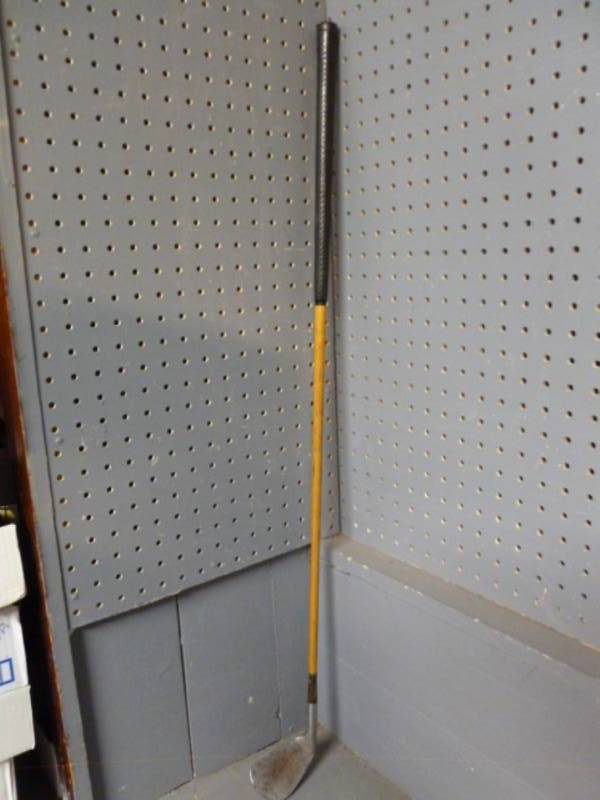 lot 25 image: Vintage Wooden Golf Club