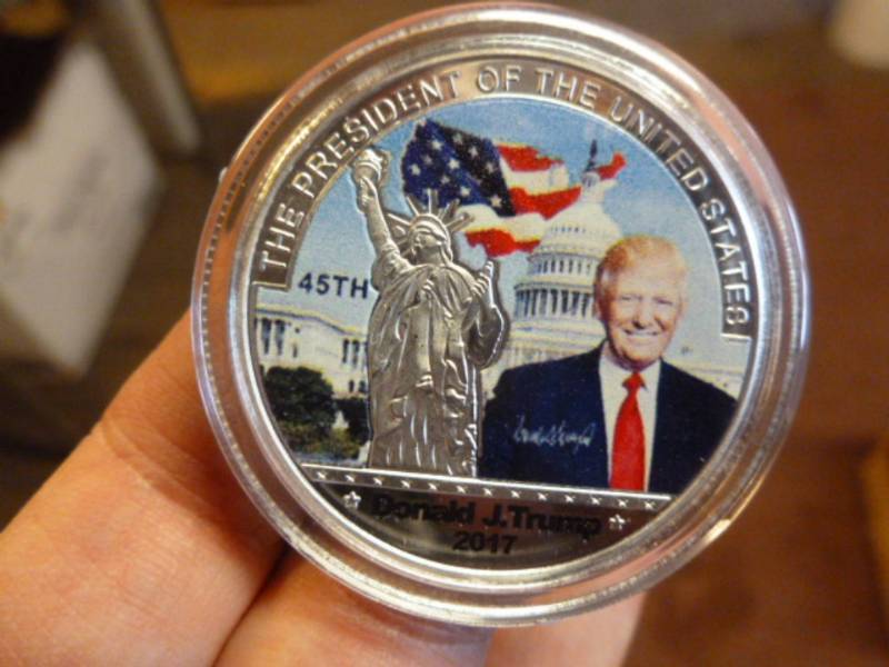 lot 33 image: Collector Coin