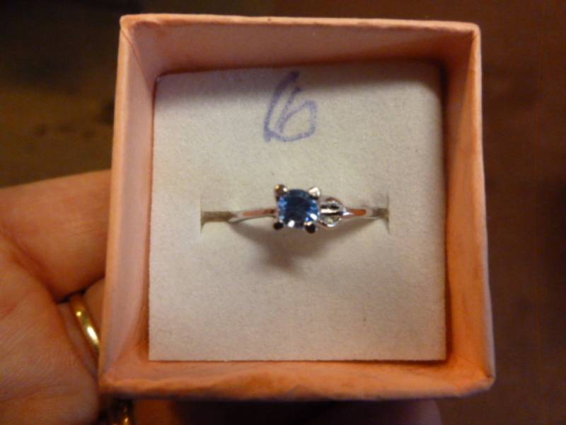 lot 37 image: Ladies Ring