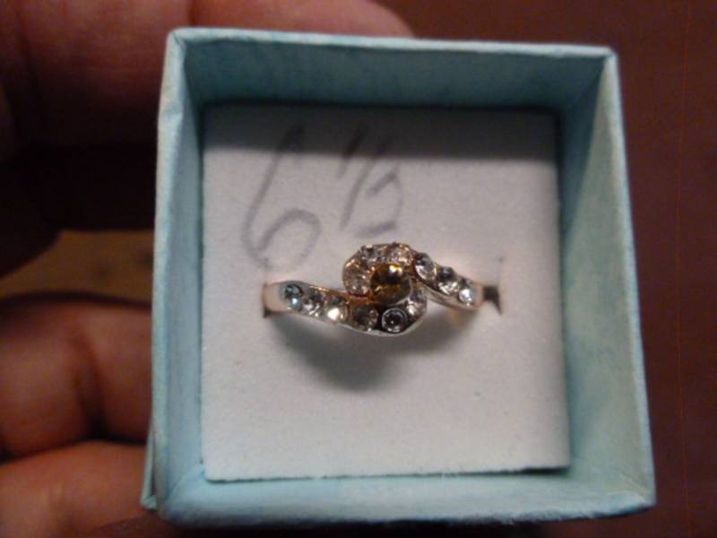 lot 40 image: Ladies Ring