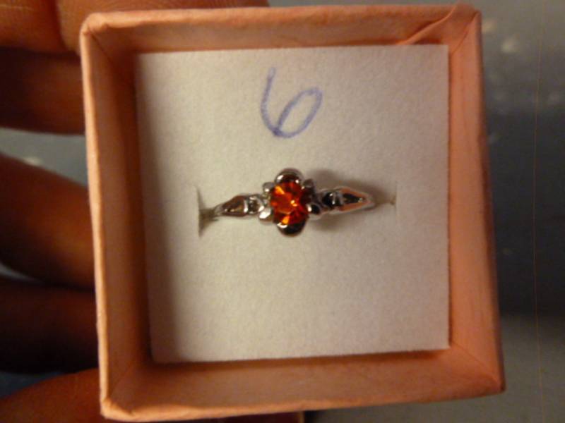 lot 41 image: Ladies Ring