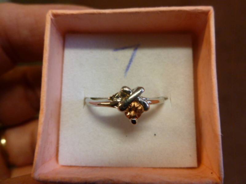 lot 42 image: Ladies Ring