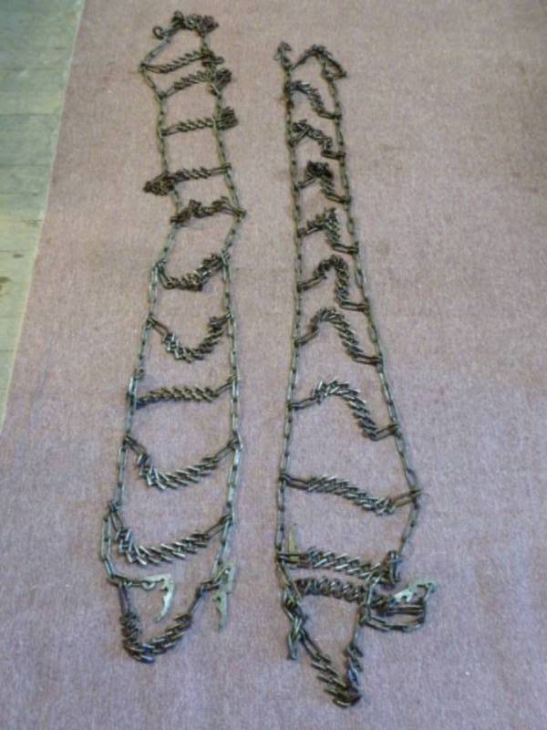 lot 43 image: Tire Chains
