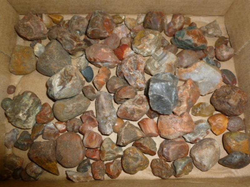 lot 70 image: Agates