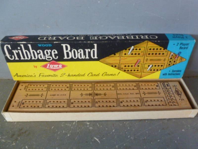 lot 100 image: Vintage Cribbage Board
