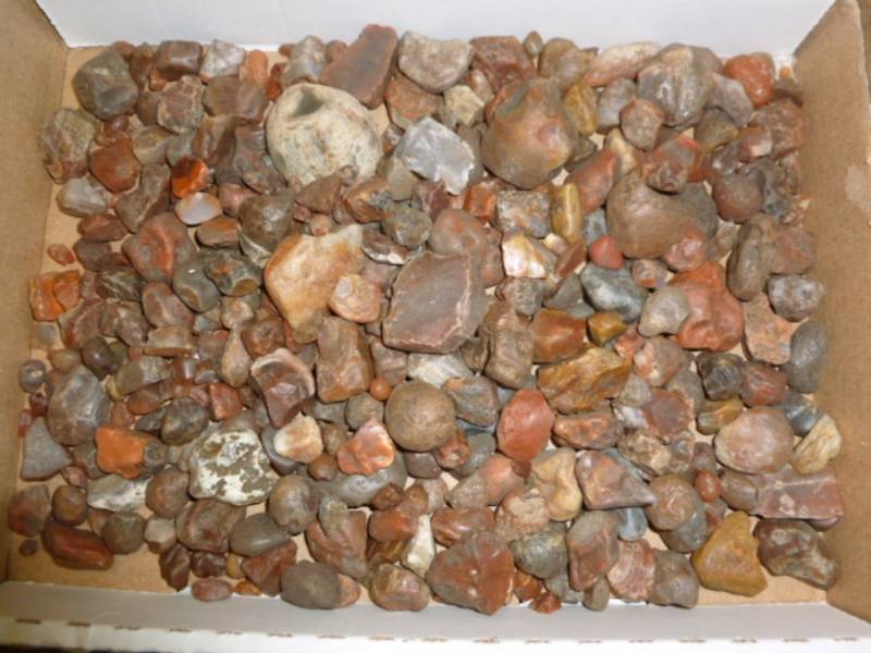 lot 112 image: Agates