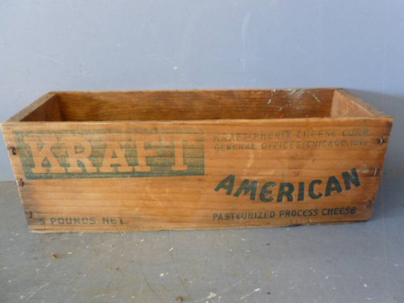 lot 141 image: Vintage Cheese Box