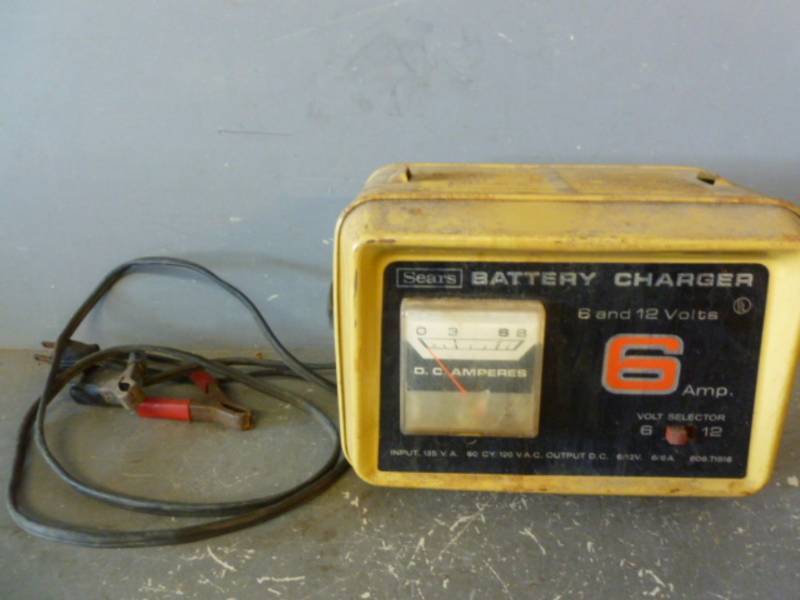 lot 163 image: Battery Charger