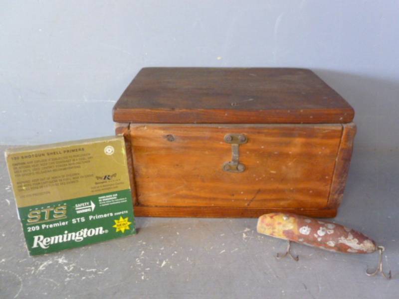 lot 165 image: Vintage Wooden Box