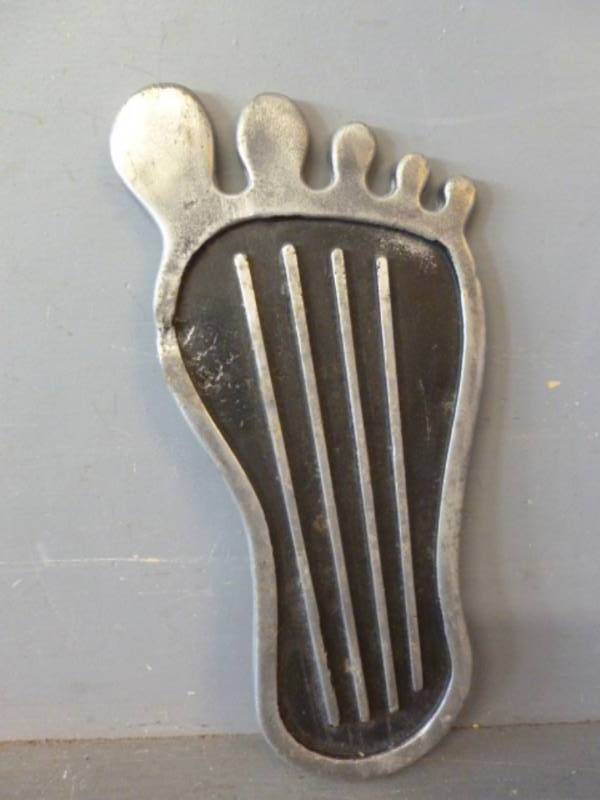 lot 171 image: Vintage Cast Aluminum Gas Peddle