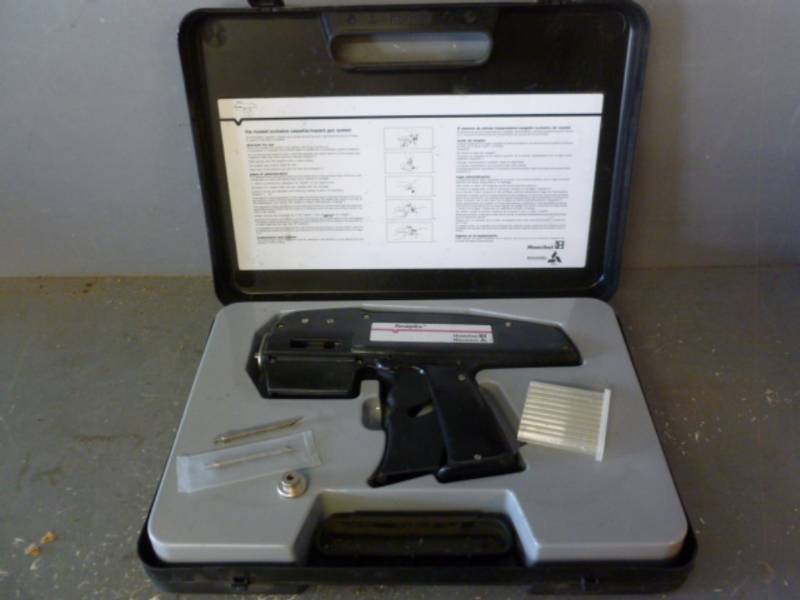 lot 172 image: Livestock Implant Gun