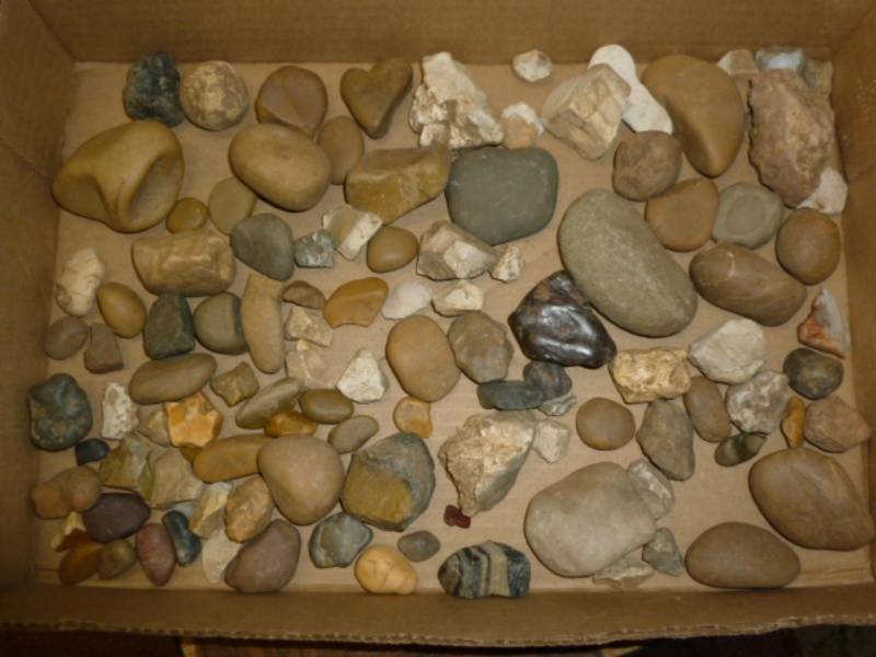lot 182 image: Collector Rocks