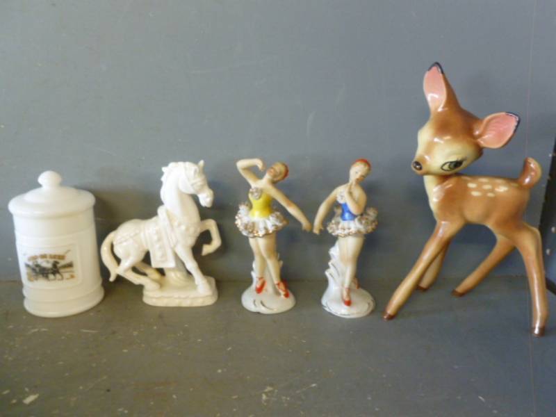 lot 189 image: Vintage Figurines