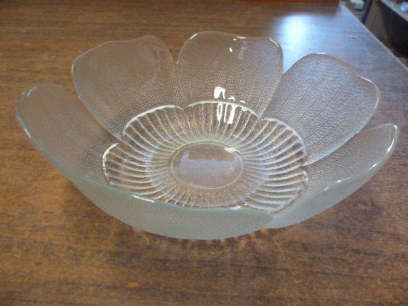 lot 201 image: Daisy Bowl
