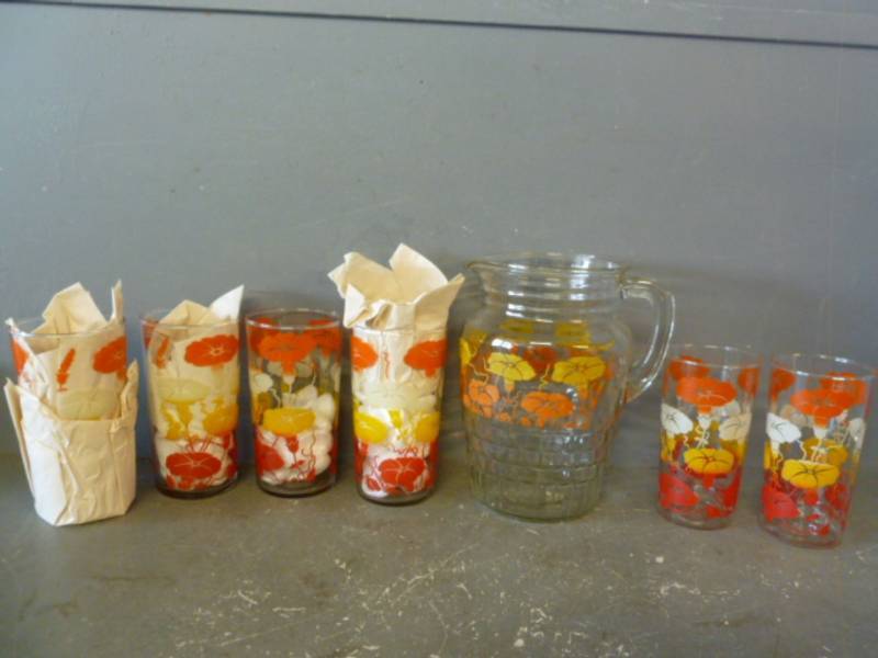 lot 205 image: Vintage Glass Set