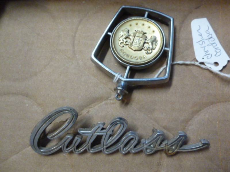 lot 212 image: Vintage Hood Ornament