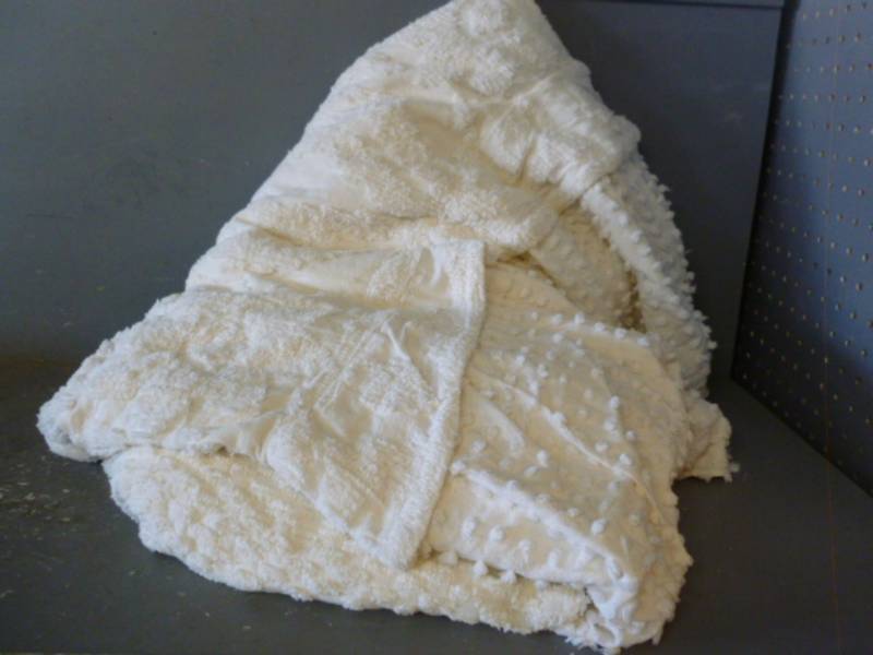lot 218 image: Vintage Chenille Bedspread