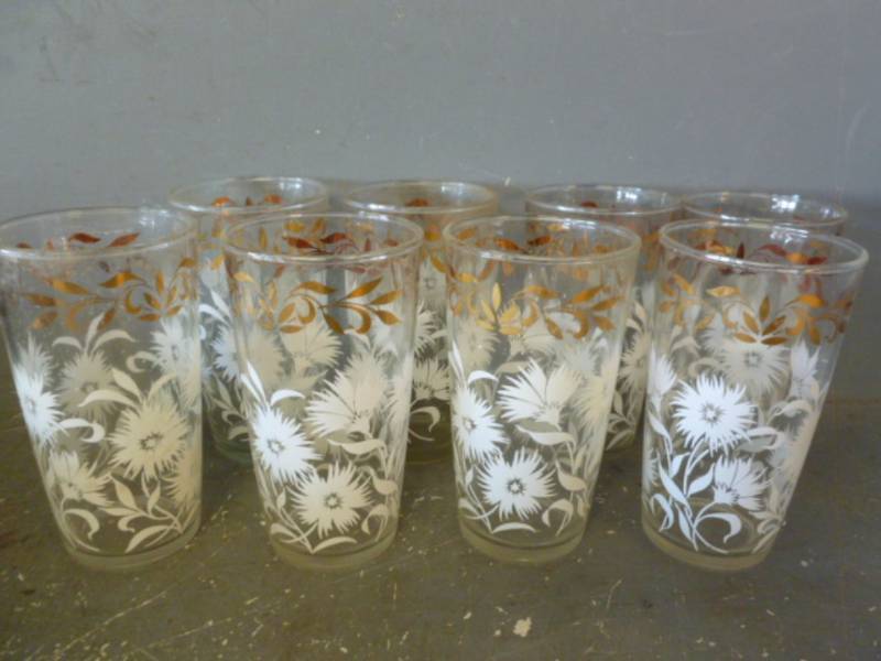 lot 220 image: Vintage Glass Set