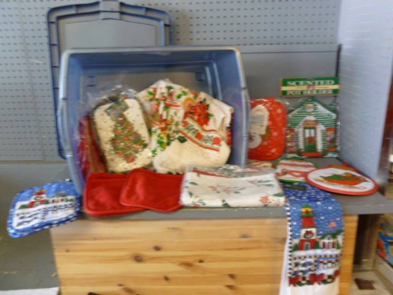 lot 225 image: New Kitchen Items