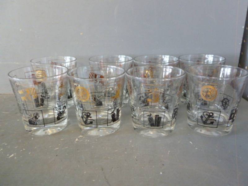 lot 233 image: Vintage Glass Set