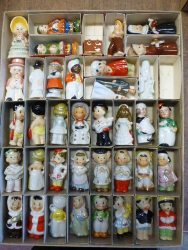 lot 257 image: Vintage Porcelain Figurines