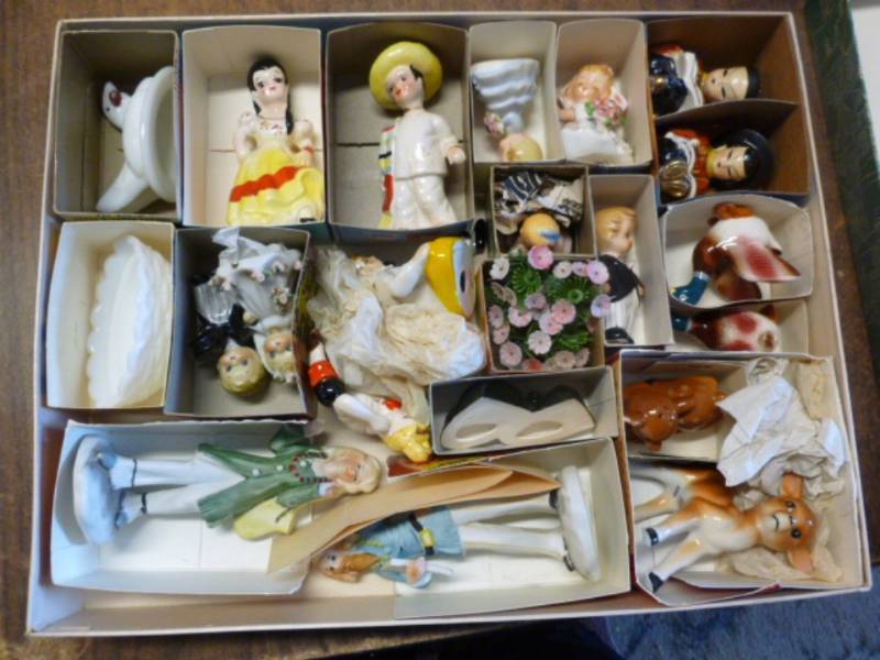 lot 260 image: Vintage Porcelain Figurines