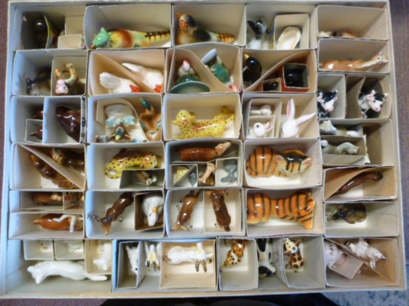 lot 261 image: Vintage Porcelain Figurines
