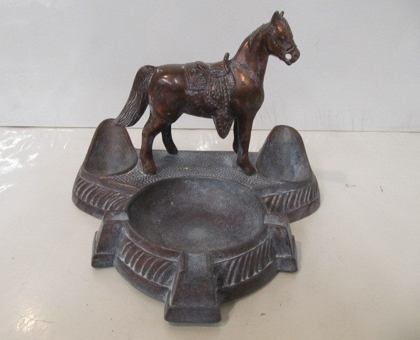 lot 110 image: Nice Vintage Figural Horse Ashtray