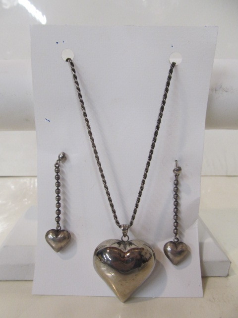 lot 140 image: Large Sterling Silver Heart Bracelet & Earrings