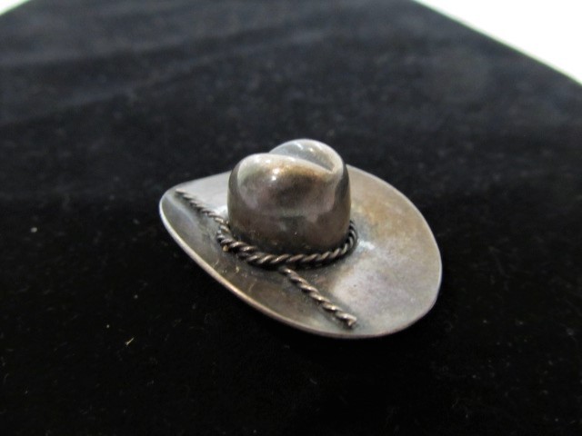 lot 143 image: Vintage Sterling Silver Cowboy Hat Brooch