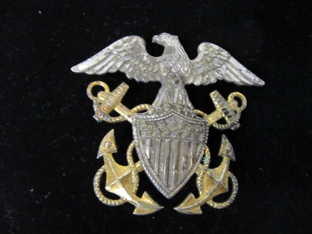 lot 149 image: Large Vintage Military Hat Badge