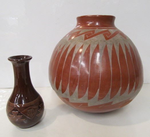 lot 151 image: Large Vintage Native American Redware Pot & Small Vase