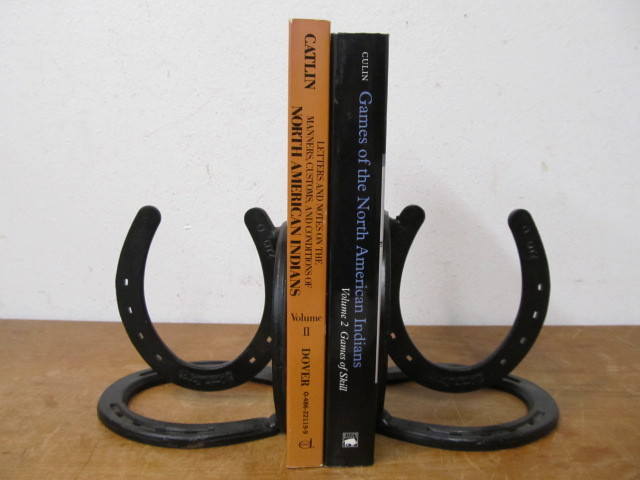 lot 162 image: Vintage Horseshoe Bookends wBooks