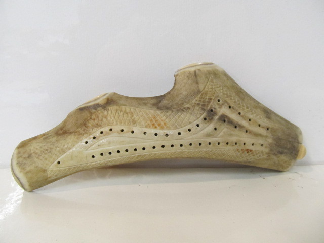 lot 169 image: Vintage Hand Carved Antler Cribbage Board