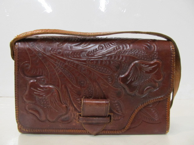 lot 172 image: Very Nice Vintage Tooled Leather PurseSatchel - 11 x 6 x 2.5