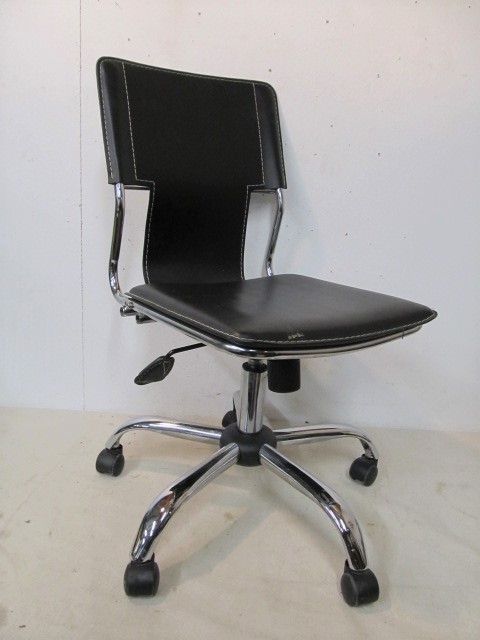 lot 192 image: Adjustable Height Rolling Office Chair