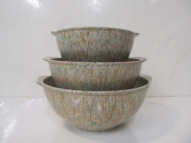 lot 45 image: Set of Vintage Mid Century Melamine Splatterware Pattern Nesting Bowls
