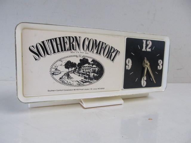 lot 64 image: Vintage SOUTHERN COMFORT Advertising Clock
