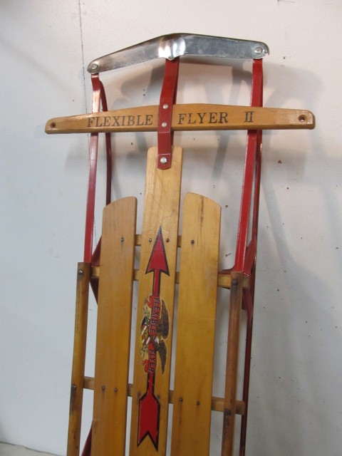 lot 81 image: Vintage 1970s FLEXIBLE FLYER Snow Sled