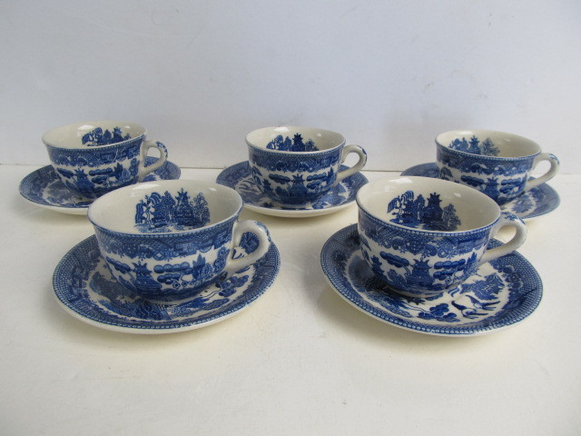 lot 79 image: Group of Old Vintage Japanese Blue Teacups & Saucers