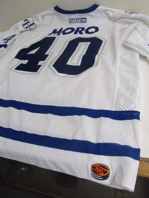 lot 60 image: Nice Quality CCM Toronto Maple Leafs Hockey Jersey - Size XL