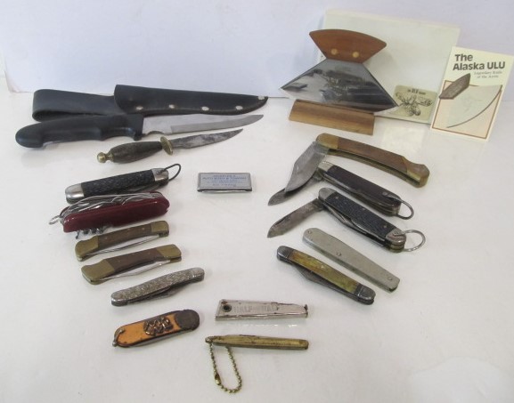 lot 210 image: Large Lot of Vintage Pocket & Other Knives