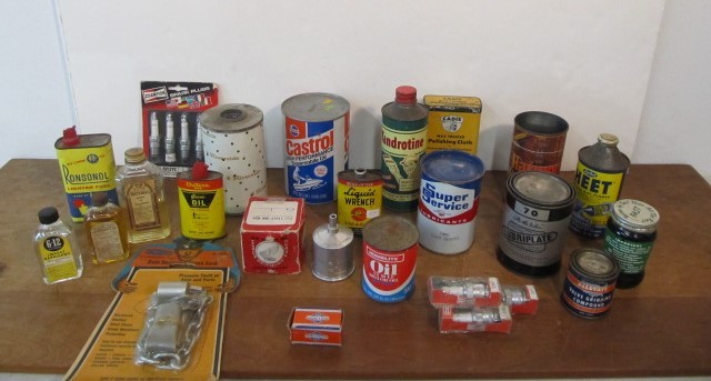 lot 211 image: Large Lot of Vintage Gas & Oil Advertising etc