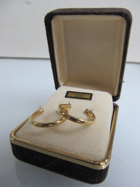 lot 229 image: 14K Solid Gold Earring Set 