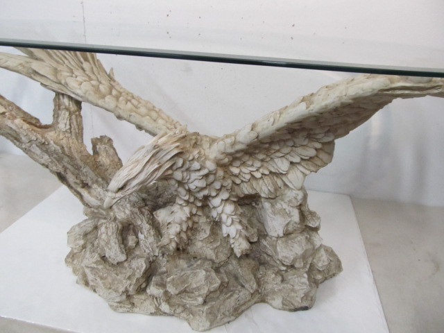 lot 215 image: Highly Detailed Large Figural Eagle Coffee Table