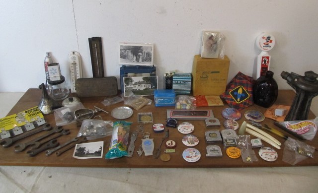 lot 247 image: Great Lot of Vintage & Antique Small Collectibles