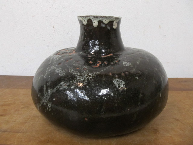 lot 259 image: Mid Century Modern Style Art Pottery